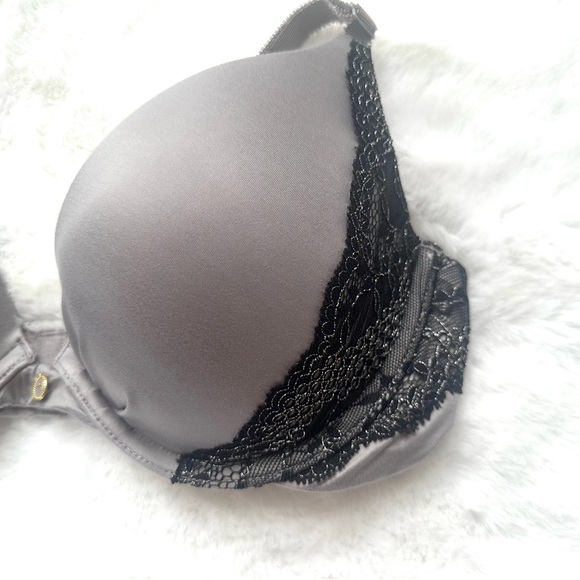 Victoria’s Secret Plunge Bra 36C - Picture 4 of 10